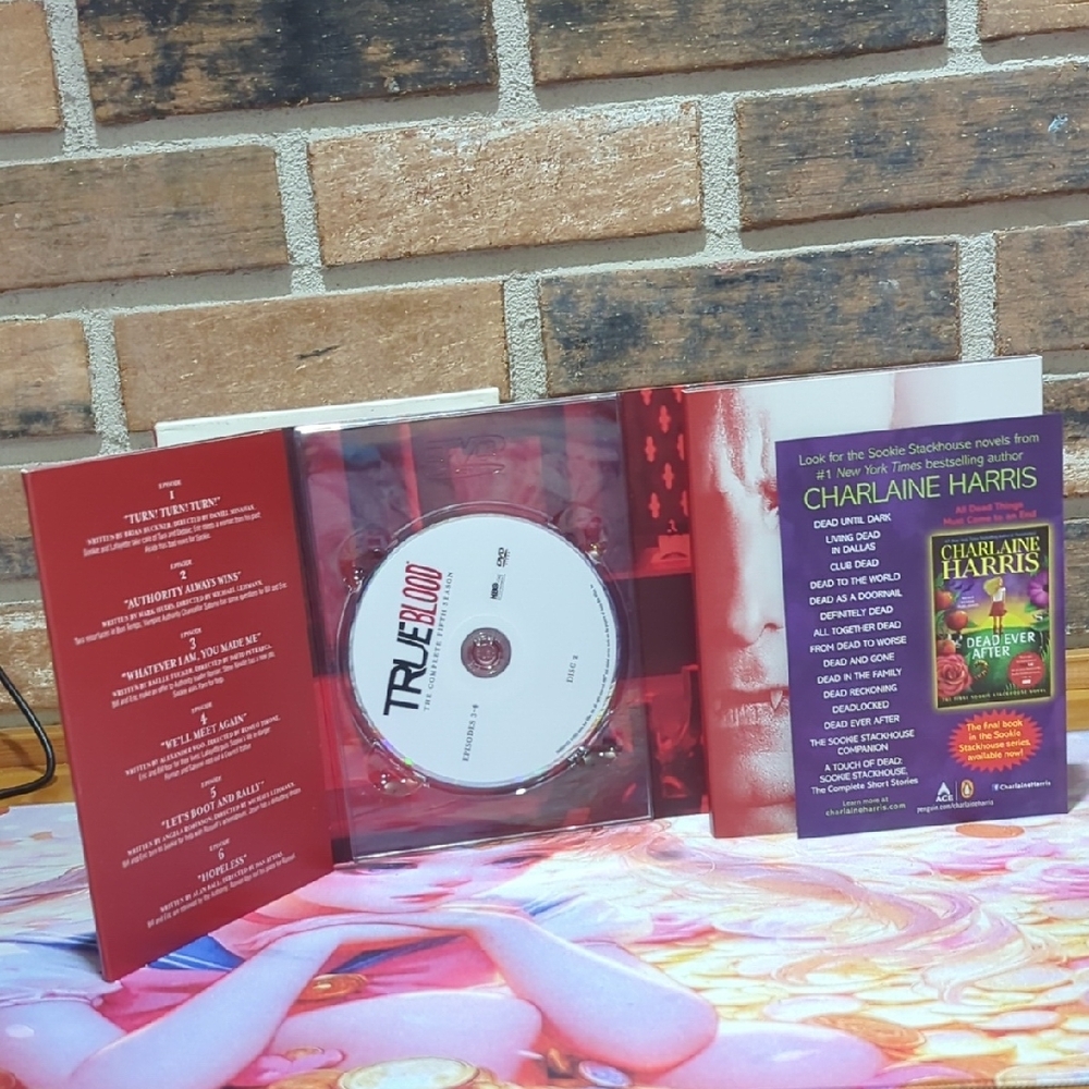 True Blood: The Complete Fifth Season – Red Cover – DVD Set - Picture 7 of 13